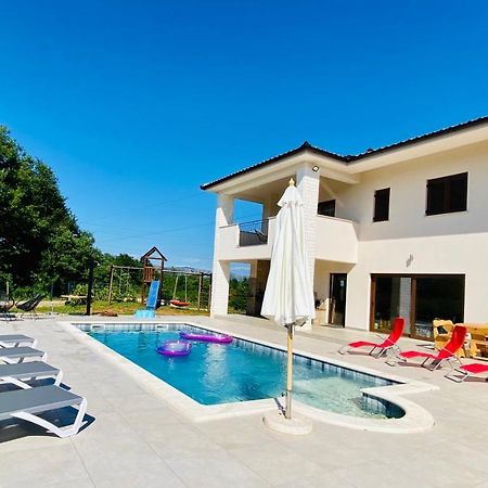 Villa Fluggi Near Labin Santalezi Exterior foto