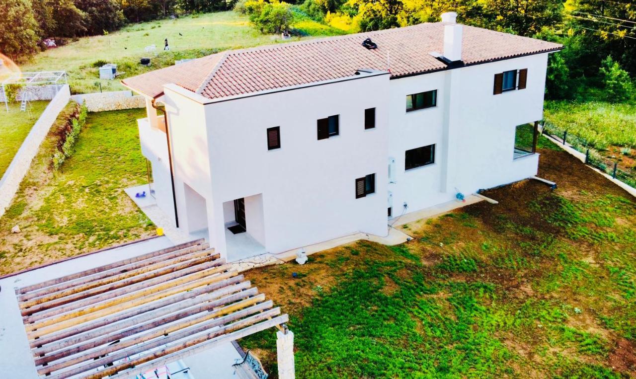 Villa Fluggi Near Labin Santalezi Exterior foto