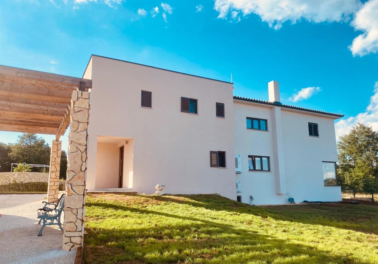 Villa Fluggi Near Labin Santalezi Exterior foto