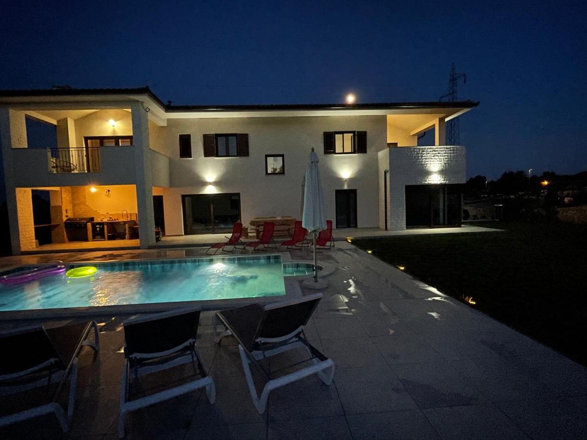 Villa Fluggi Near Labin Santalezi Exterior foto