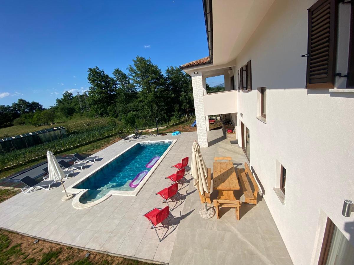 Villa Fluggi Near Labin Santalezi Exterior foto